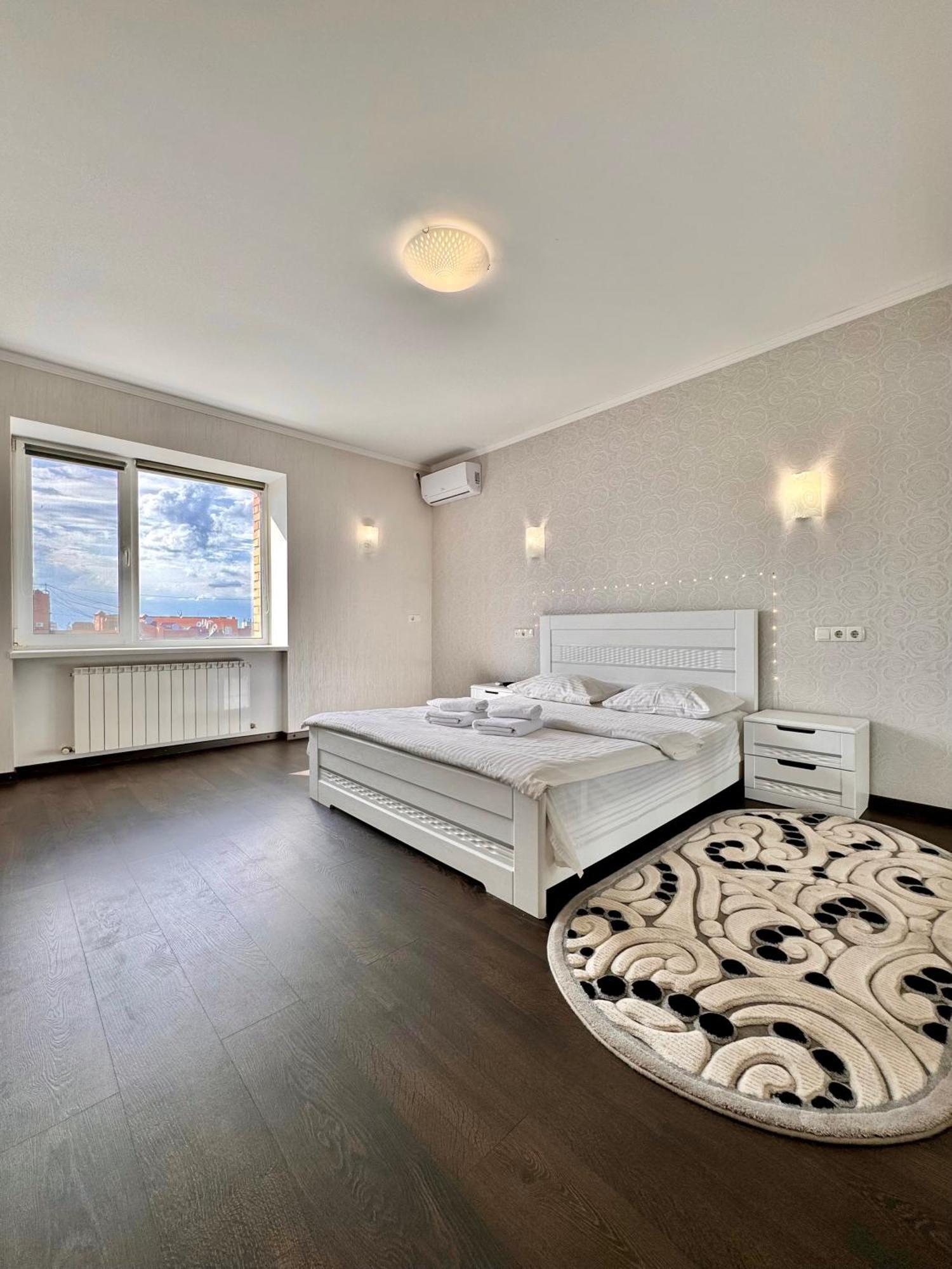 Apartpoltava Світлі Просторі Апартаменти 80М2 , 2-Окремі Кімнати, Новобудова Центр Чек Банківський Ngoại thất bức ảnh