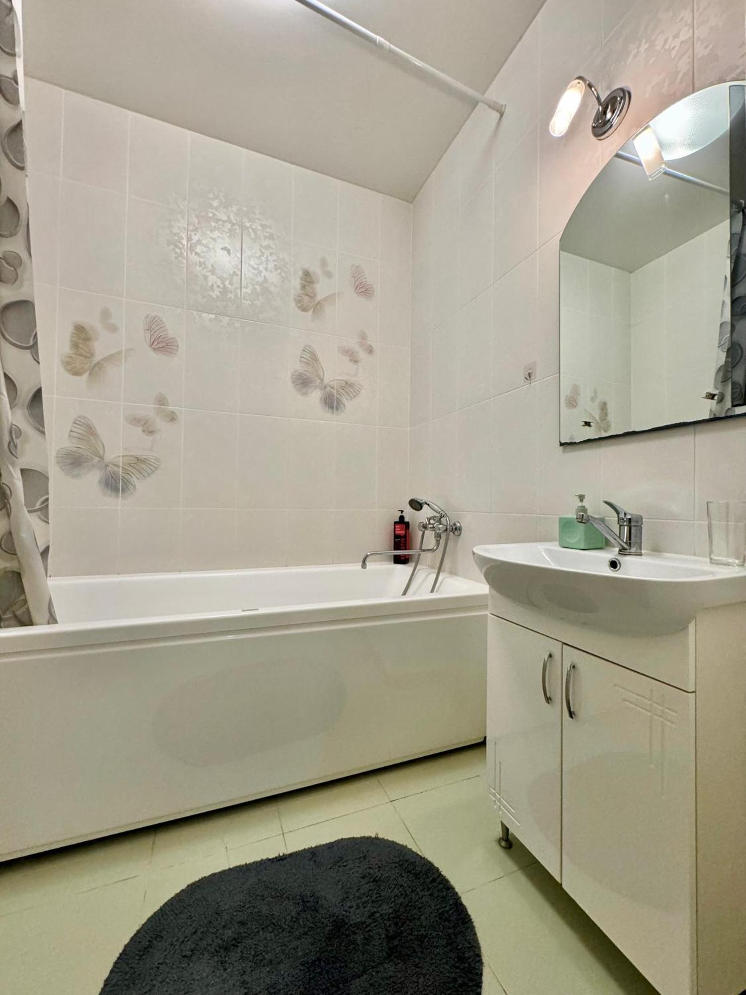 Apartpoltava Світлі Просторі Апартаменти 80М2 , 2-Окремі Кімнати, Новобудова Центр Чек Банківський Ngoại thất bức ảnh