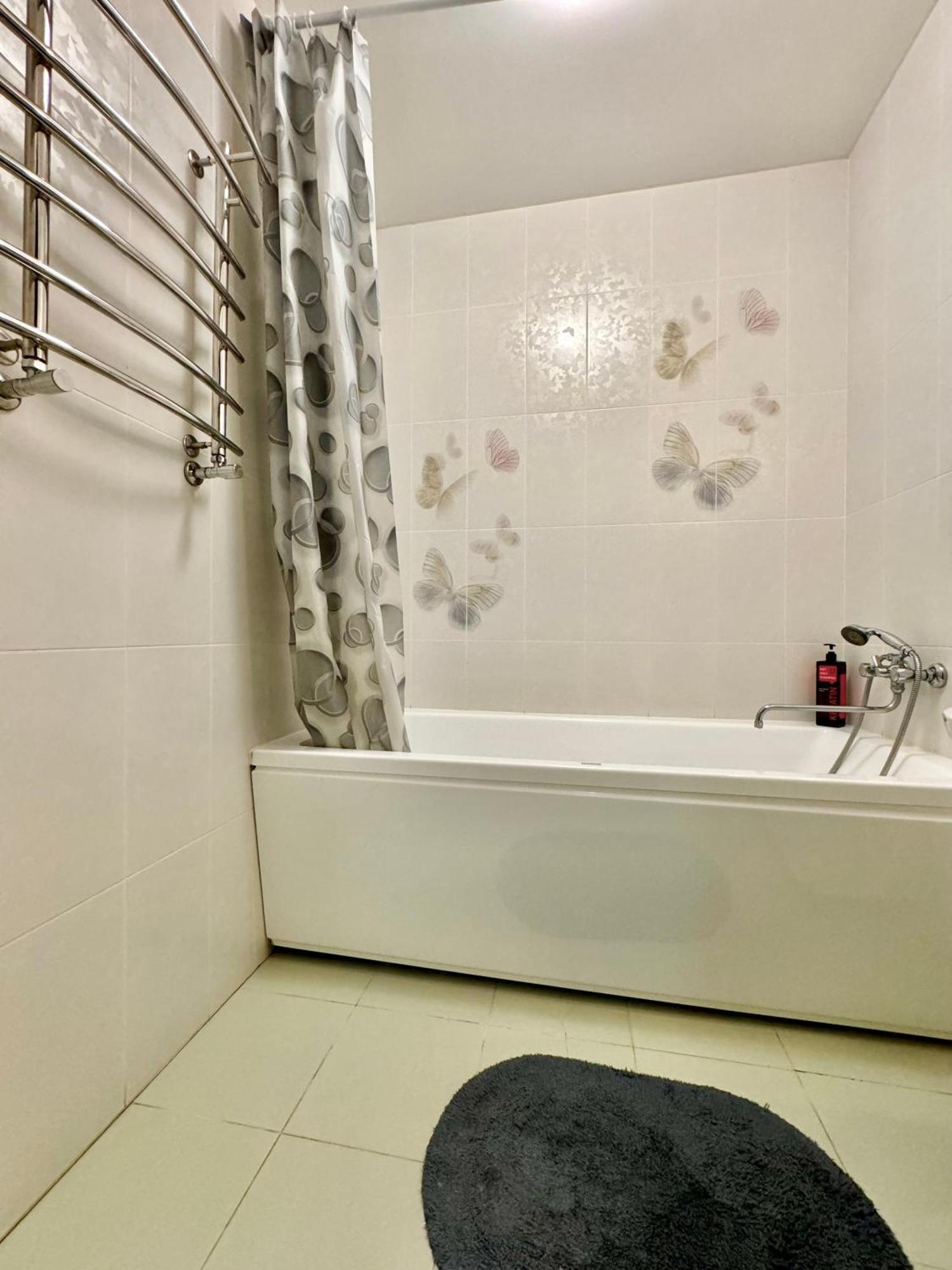 Apartpoltava Світлі Просторі Апартаменти 80М2 , 2-Окремі Кімнати, Новобудова Центр Чек Банківський Ngoại thất bức ảnh